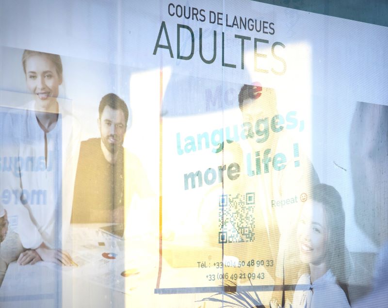 cours de langues pour adulte affiche